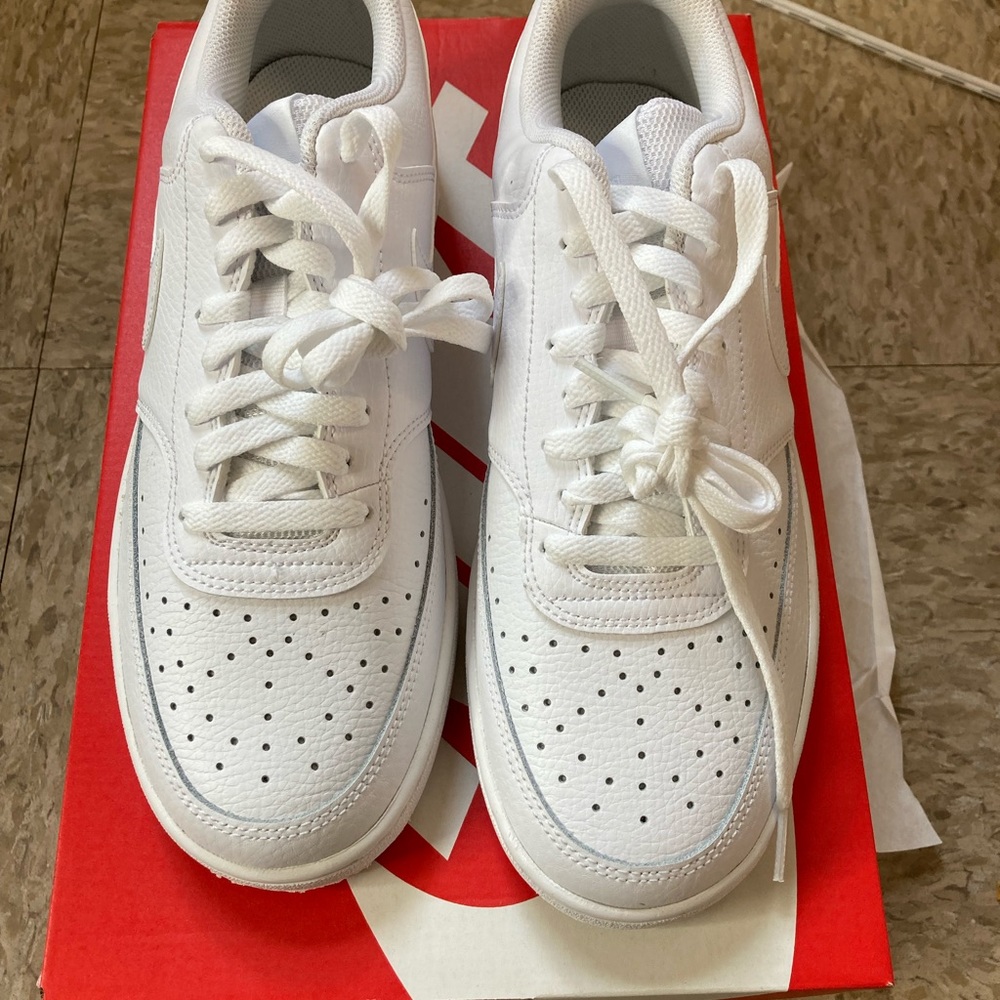 Women’s Nike Court Vision Low size 10.5